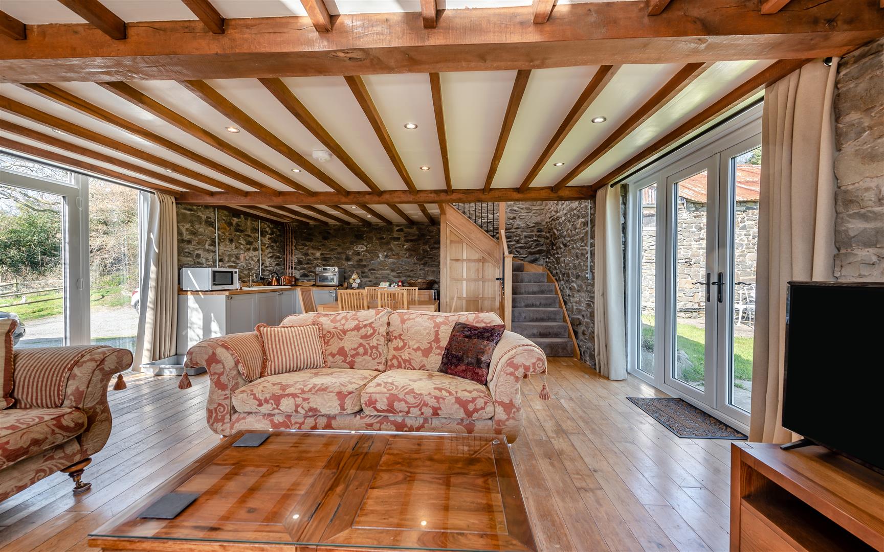 Y Wern, Llansadwrn, Llanwrda, SA19 8HY